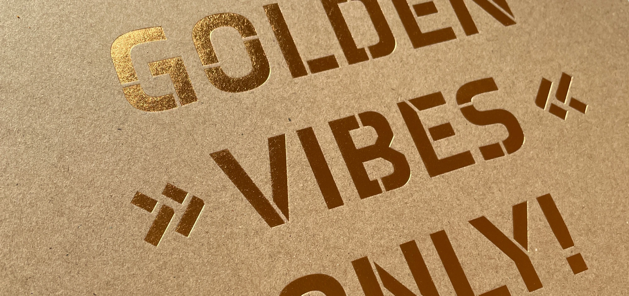 Veredelung von Print-Designs durch Heißfolienprägung